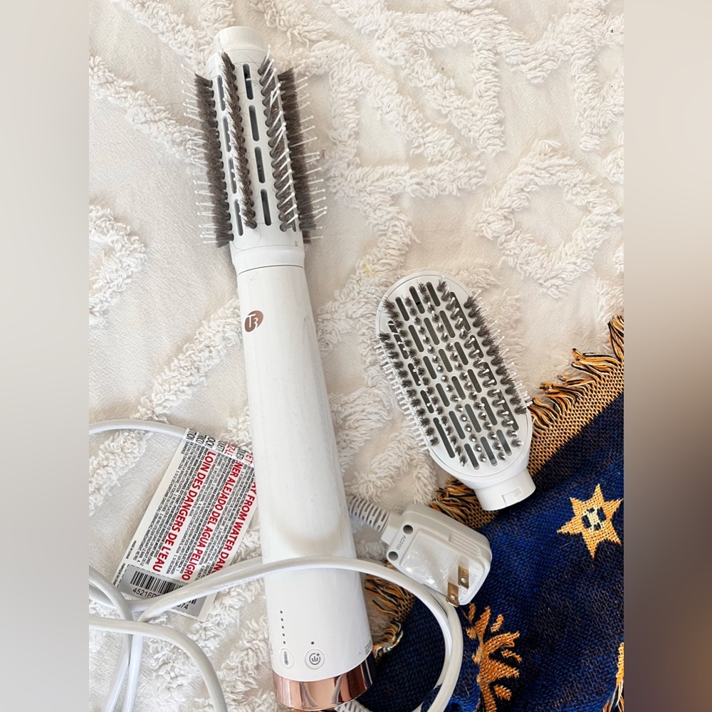 T3 Blow Dryer Brush